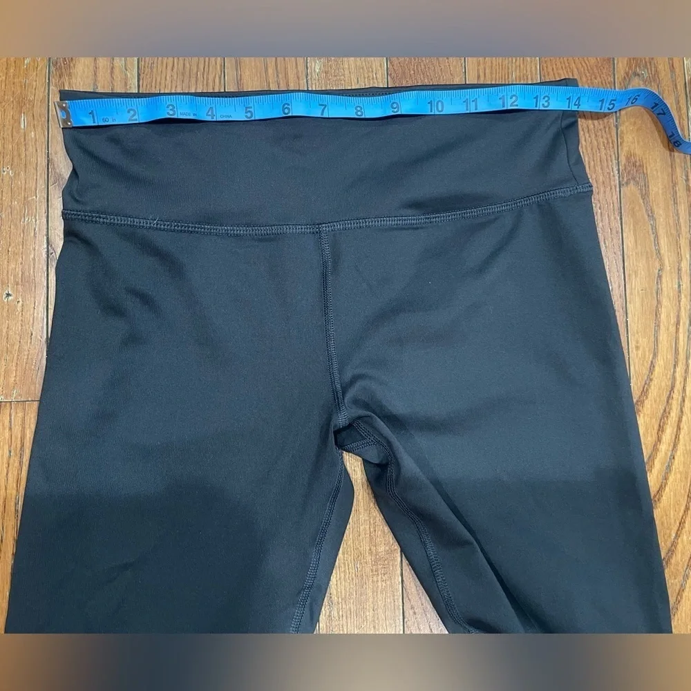 Old Navy Classic Black Leggings - Picture 3 of 5